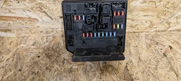 Nissan Qashqai Fuse module 284B7JD000 3280155108 519228043