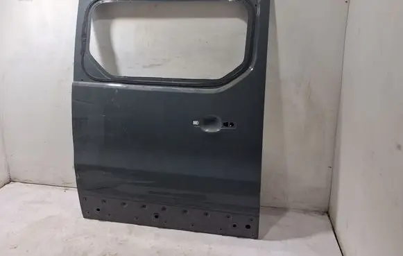 Renault Trafic III (X82) Side sliding door 821002409R