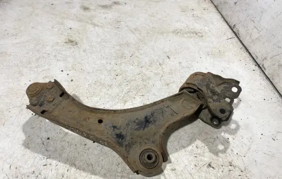 Volvo V70 Front lower control arm/wishbone