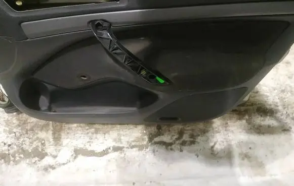 Skoda Octavia Mk2 (1Z) Front door card panel trim 
