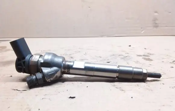 BMW 2 F45 Fuel injector 0445110613 8514146