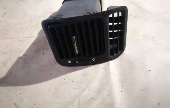Honda CR-V Dash center air vent grill