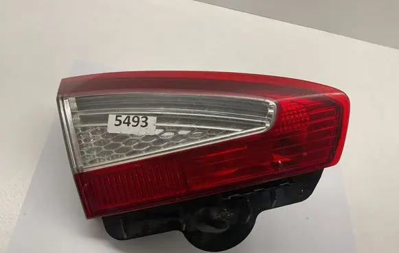 Tailgate rear/tail lights