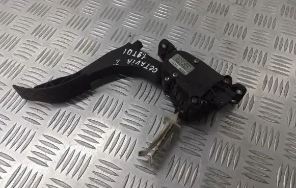 Skoda Octavia Mk1 (1U) Accelerator throttle pedal 6Q1721503B