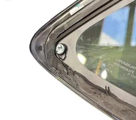 Subaru Outback (BS) Rear side window 100723191282