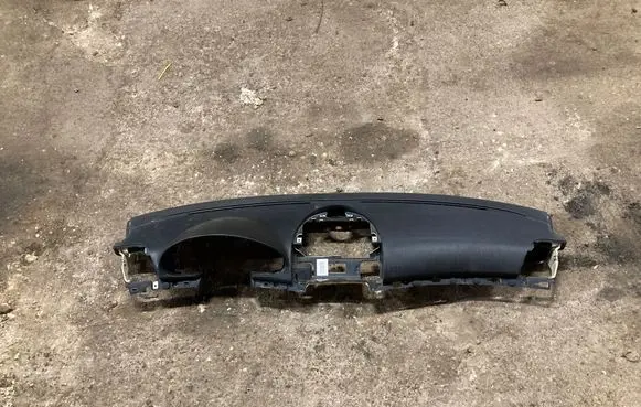 Mercedes-Benz E W211 Dashboard 2116800687 A2116800687
