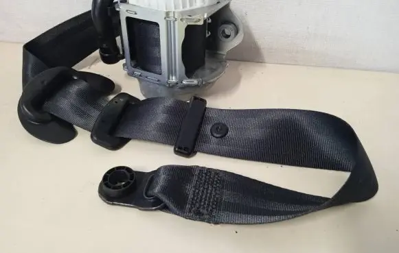 Rear seatbelt