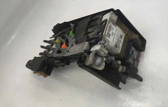 Peugeot 3008 I Fuse module 28236841 02811602