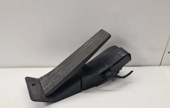 BMW 1 E81 E87 Accelerator throttle pedal 6770936 00937921 E110720