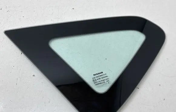 Nissan Qashqai Rear side window 43R00048 DOT24M188AS2
