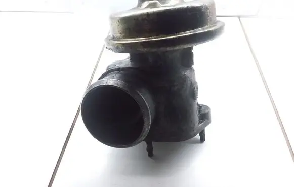 Jaguar X-Type EGR valve 013B04P