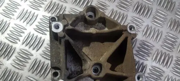 Peugeot 307 Engine mounting bracket 9636693680