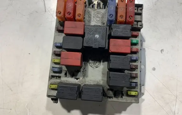Alfa Romeo 147 BSM Control unit 51742420 18908