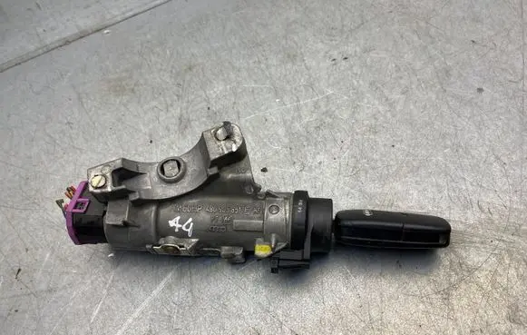 Audi A4 S4 B6 8E 8H Ignition lock 4B0905851