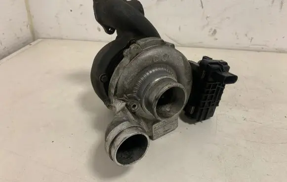 Mercedes-Benz E W211 Turbo A6425901480