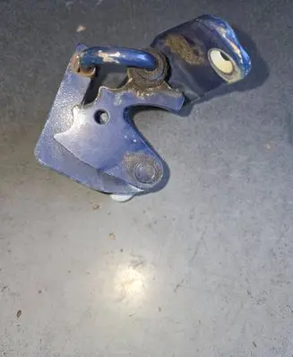 Volkswagen Multivan T5 Front door lower hinge 7H0831412A
