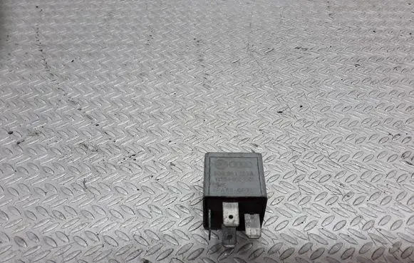 Volkswagen PASSAT B5 Other relay 8D0951253A