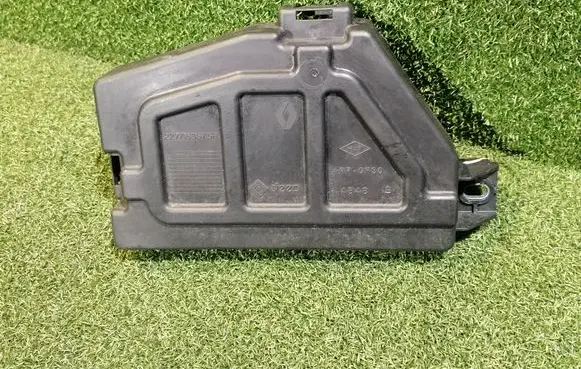 Renault Trafic III (X82) Fuse box cover 227A63575R