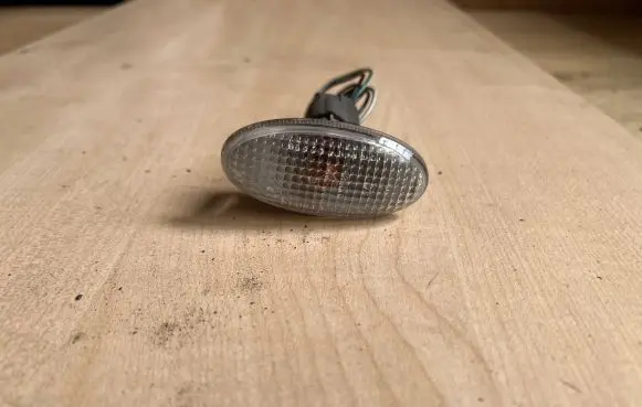 Front fender indicator light
