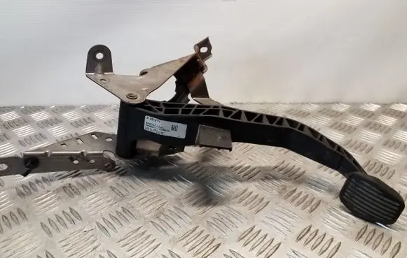 Volvo V40 Clutch pedal 31381271