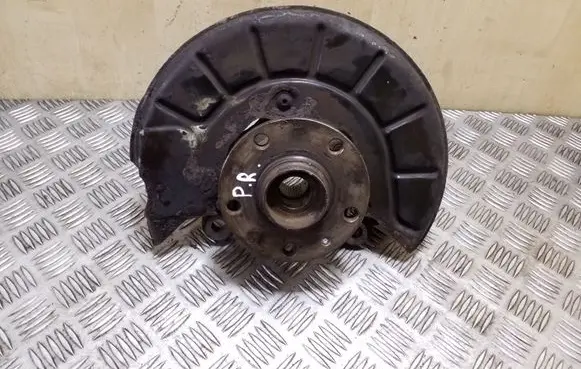 Volkswagen Golf Plus Front wheel hub