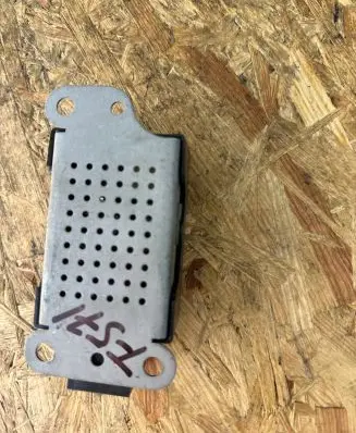 Volkswagen Golf V Aerial antenna amplifier 5M0035570B