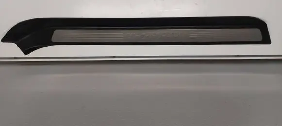Front sill (body part)