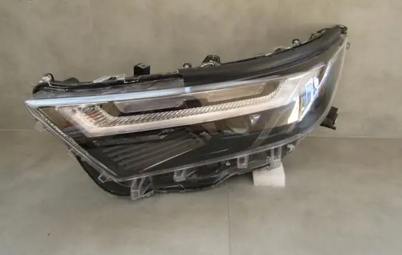 Toyota RAV 4 (XA40) Headlight/headlamp
