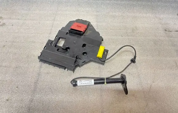 Mercedes-Benz C W205 Bonnet Pedestrian Airbag Actuator A2539060300