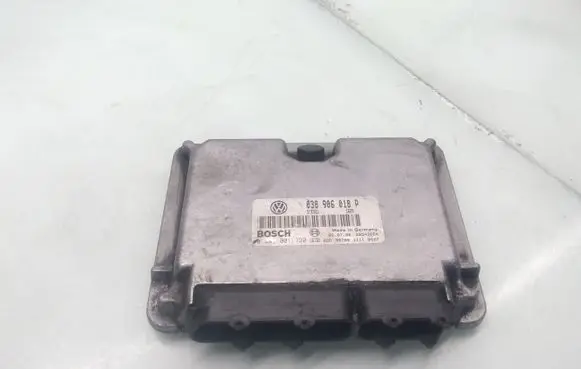 Volkswagen PASSAT B5 Engine control unit/module 038906018P