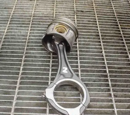 Mercedes-Benz E W212 Piston A6420305517 A6420305220