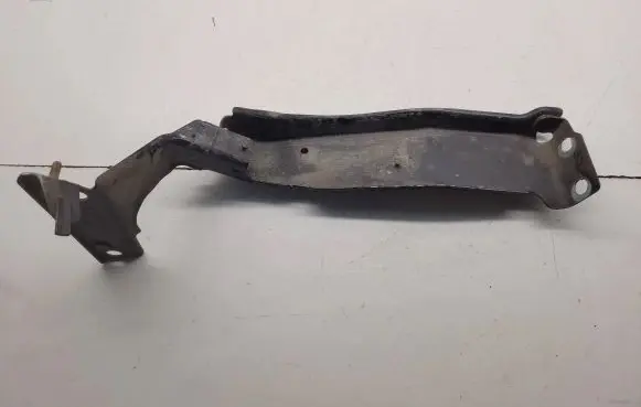 Audi A4 S4 B8 8K Fender mounting bracket 8K0821136A