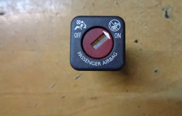 Toyota Aygo AB40 Passenger airbag on/off switch 9641391277