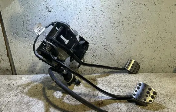 Dodge Challenger Pedal assembly 