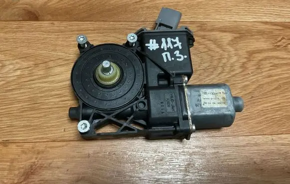 Opel Insignia A Rear door window regulator motor 13302478 45278D 910278102