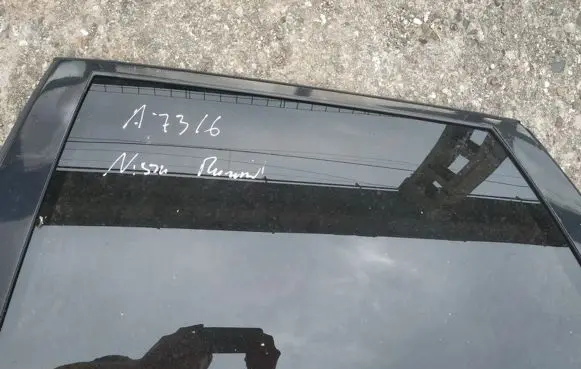 Nissan Murano Z50 Rear door window glass