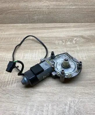 Audi A6 S6 C4 4A Front door window regulator motor 4D0959802