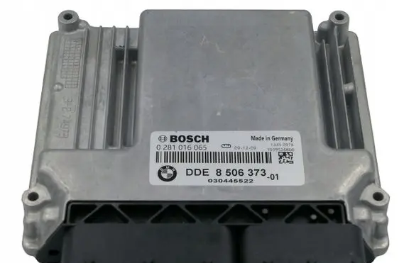 BMW X3 E83 Engine control unit/module DDE850637301