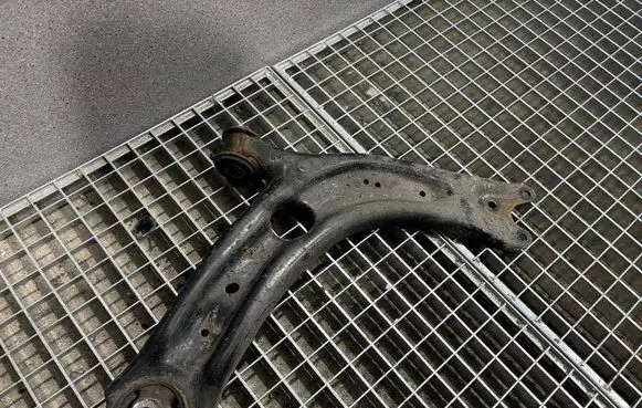 Volkswagen PASSAT B8 Front lower control arm/wishbone 3Q0407154B