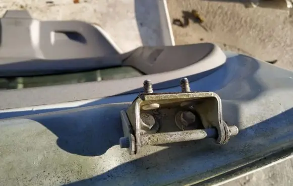 Ford Mondeo Mk III Tailgate/trunk/boot hinge