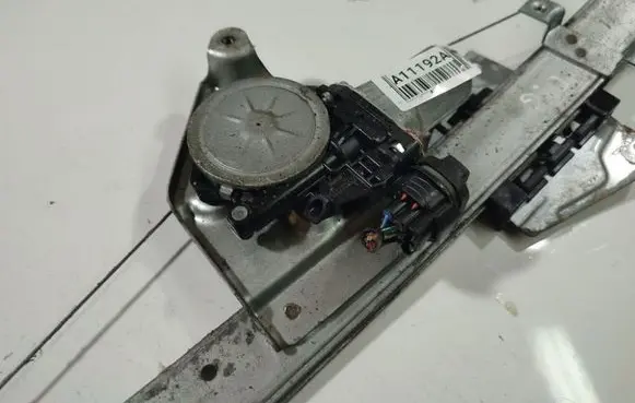 Mitsubishi Grandis Front door window regulator motor MR989947