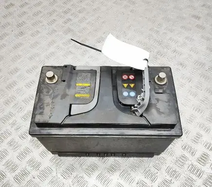 Mercedes-Benz C W205 Car battery A0009826405