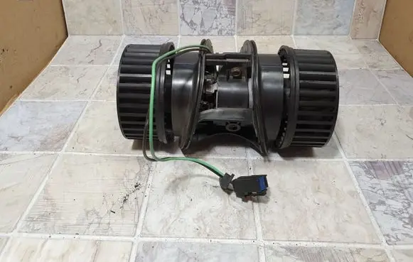 Chrysler Pacifica Heater fan/blower 790835L