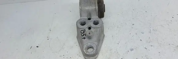 Volkswagen PASSAT B5.5 Engine mount bracket 4B0501521