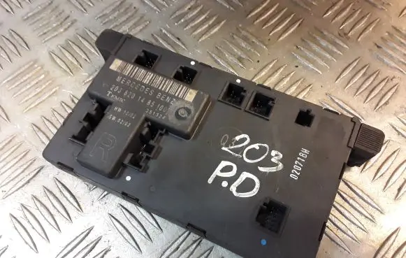 Mercedes-Benz C W203 Door control unit/module 2038201485 A2038201485