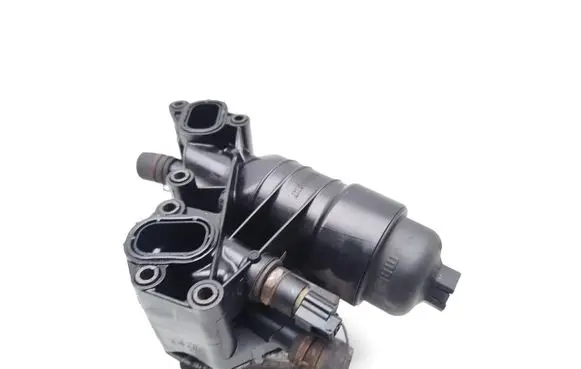 Oil filter mounting bracket