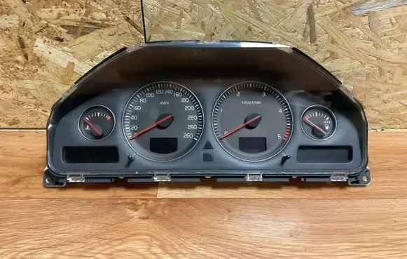 Volvo V70 Speedometer (instrument cluster) 30746102 8602885 69594700T