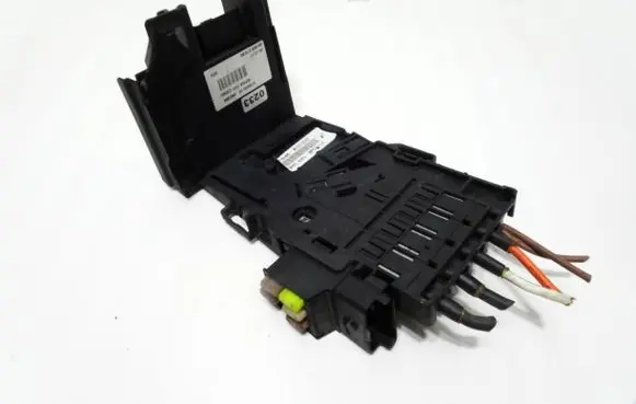 Peugeot 308 Fuse module 28236841 SW06A HW09A