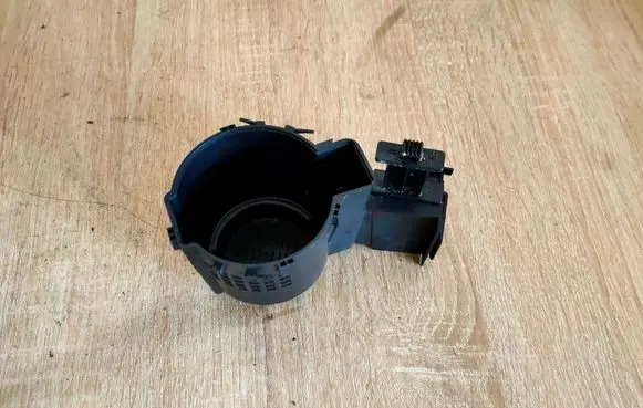 Cup holder front