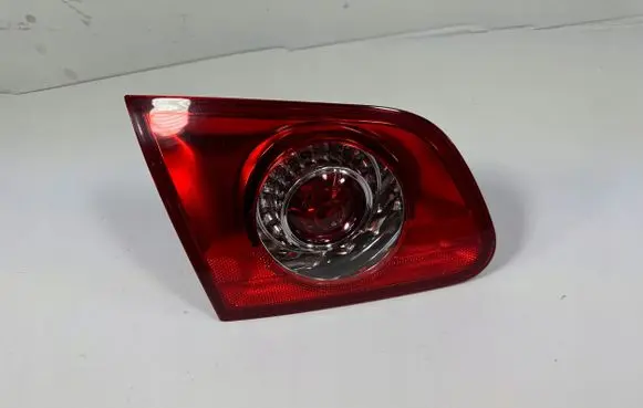 Tailgate rear/tail lights